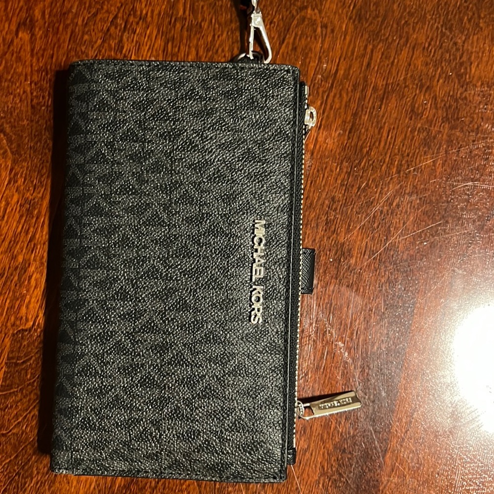 Michelle kors wristlet